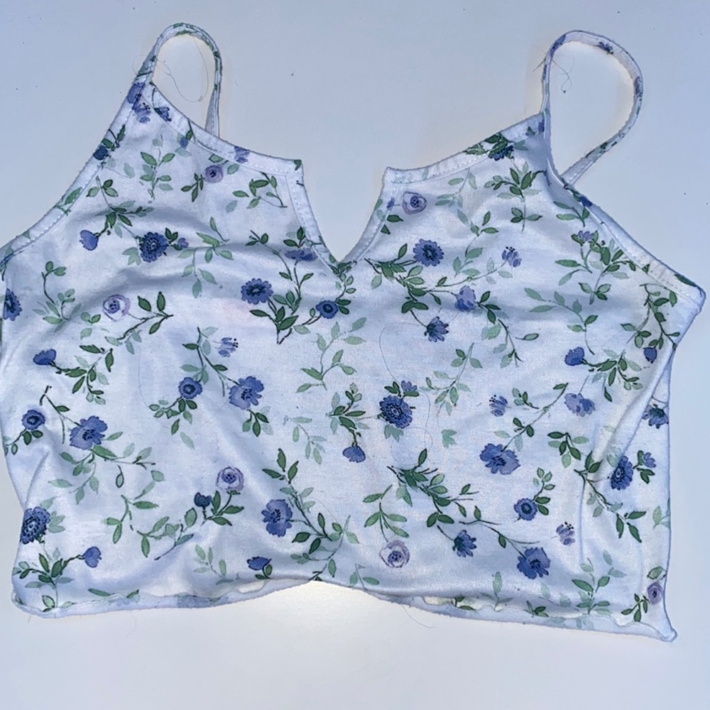 Women’s Medium Cropped tank top!